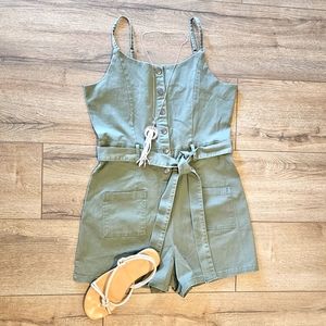 Hardly Worn - JUSTIFY - Super cute Army Green Romper - Size Small